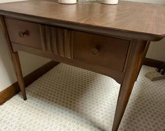 Bassett Mid-Century Modern End Table