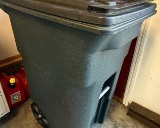 Toter 64-Gallon Blackstone Wheeled Trash Cart