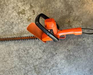 Vintage Black & Decker 22-inch Commercial Dual Action Hedge Trimmer