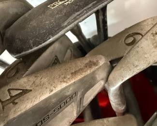 Vintage Golf Club Set in Maxfli Bag