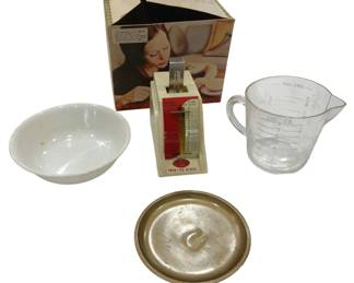 1242 - Vtg Kitchen Scale w/ Measuring Cup & Bowls (Description): Vintage kitchen scale and measuring cup set.  Includes a Trim-EZ Scale in original box, a  glass measuring cup with embossed  measurements, a white ceramic bowl, and a  metal dish. The scale features a red and white indicator panel with gram and ounce  measurements. A practical collection of  mid-century kitchen tools. Used as is electric/electronic/mechanical  item. No guarantee all components, untested.
