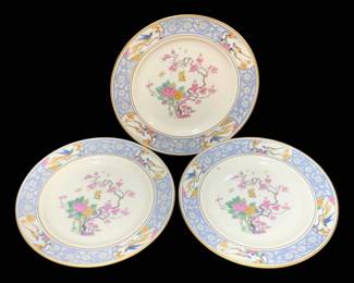 2035 - 3 Lenox Ming Dinner Plates (Description): A 3-piece set of Lenox "Ming" pattern plates.  Each plate measures 6.25 inches round. The  plates feature a delicate floral design with  a decorative border.