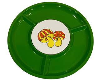 5172 - Vintage Green Divided Plastic Picnic Plate (Description): Includes ceramic cheese plate in center 13" round