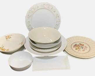 2249 - Assorted Glass Items