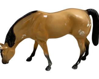 1806 - Hartland Grazing Mare - 9.5 x 6.5 x 2.5