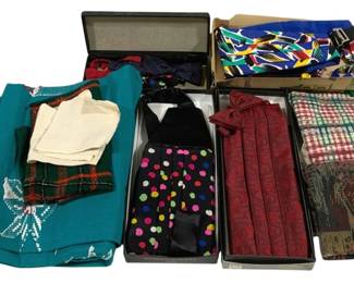 2256 - Assorted Vintage Linens