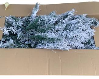 3057 - Christmas Tree in Box (Description): contents not verified