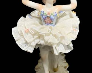 2118 - Capodimonte Ballerina Figurine 5.5" (Description): Featuring delicate lace detailing on the tutu  and floral accents. Measures 5.5 inches.