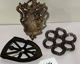 Vintage trivet Lot #106