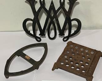 Vintage trivet Lot #107