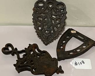 Vintage trivet Lot #108