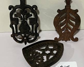 Vintage trivet Lot #105