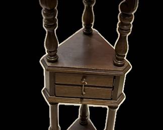 Brandt Furniture Georgian Style Wig Stand