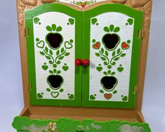 1981 Kenner Strawberry Shortcake "Berry Patch" Display Case Cabinet