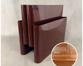 An iconic 1970s vintage magazine rack designed by Giotto Stoppino for Kartell, deep brown color, manufactured in Italy