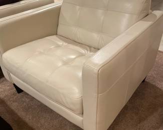 028 Modern Cream Leather Tufted Club Chair