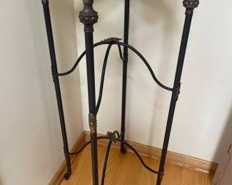 078 Wrought Iron Plant Stand Glass Top