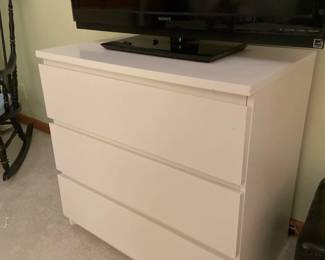 036 White dresser