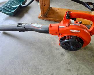 Echo PB-250LN 25.4cc gas-powered handheld leaf blower