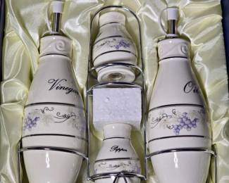 D'Lusso Designs 4-Piece Oil, Vinegar, Salt, and Pepper Set