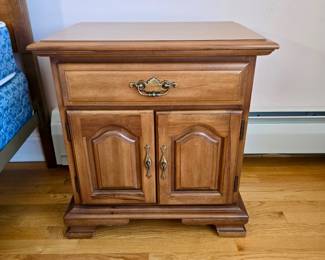 Ethan Allen Heirloom Nutmeg Maple Cabinet Nightstand
