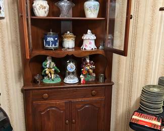 Nice corner hutch 
