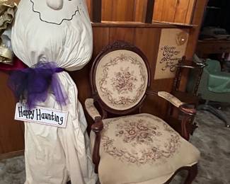 Needlepoint vintage chair 