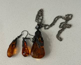 Amber stone necklace and earring set