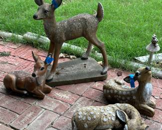 Deer statue set