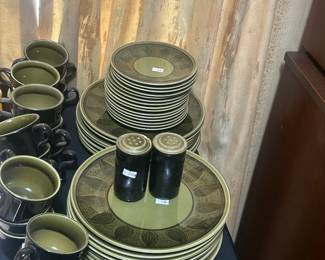 MCM dish set