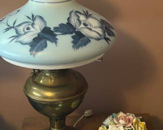 Electric hurricane lamp
