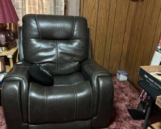 Very nice leather electric recliner
