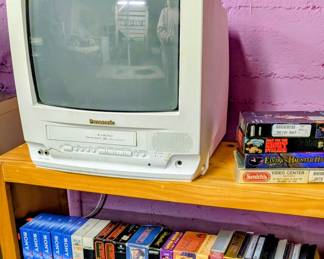 Vintage Panasonic TV with VHS player & remote, working condition !
