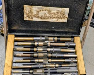 Adjustable NBM hand reamers with pilot bushings
