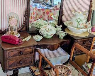 Antique vanity with mirror