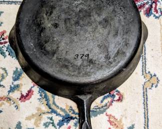 Mystery cast iron skillet #379 /Griswold prototype?