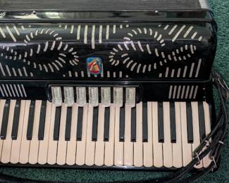 Giulietti accordion model F72 - with case, nice!