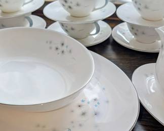 Stunning set of Royal Doulton China, pattern =Thistledown