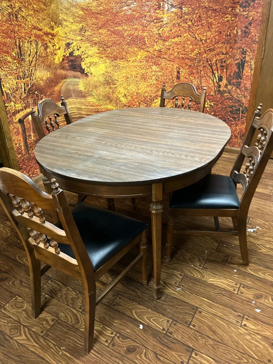1960's table w 1 leaf and 5 chairs