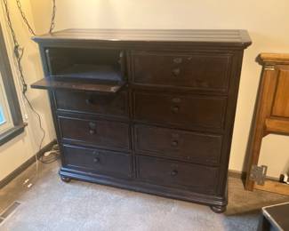 Chest with 8 dovetailed drawers