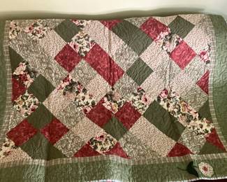Machine stitched patchwork quilt