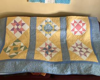 Patchwork quilt with star pattern