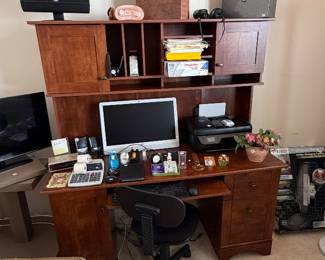 Computer desk 