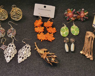 Lot 59: Lot of Earrings Pairs