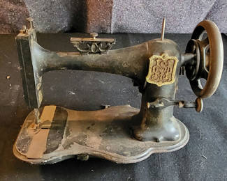 Lot 105: Antique Fiddle Base Sewing Machine