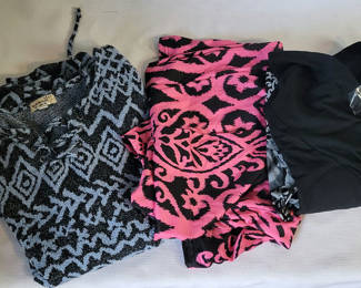 Lot 40: Lot of 3 Ladies 2X-L Garments