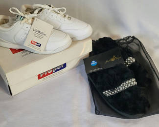 Lot 52: New Propet Ladies White Sneakers & Furry Slippers