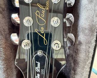 More pictures of the guitar