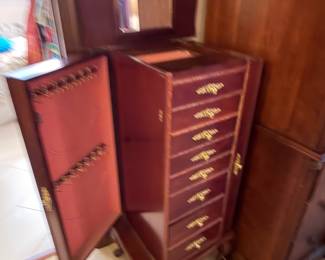 Jewelry chest 