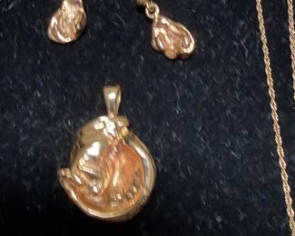 14 kt gold nugget set